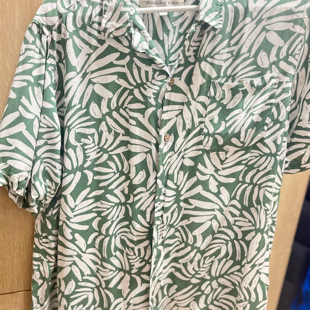 Michel Studio Green and White Leaf Pattern Shirt